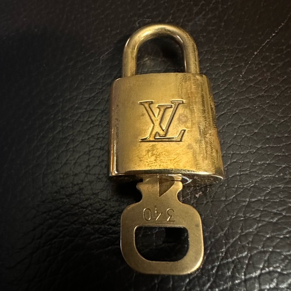 EUC LV LOCK AND KEY #340 - Picture 4 of 4